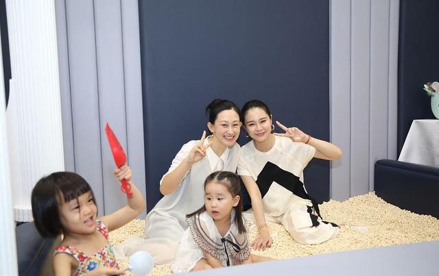 原创董璇的亲子餐厅重新开业高云翔退股后佟大为妻子关悦入股