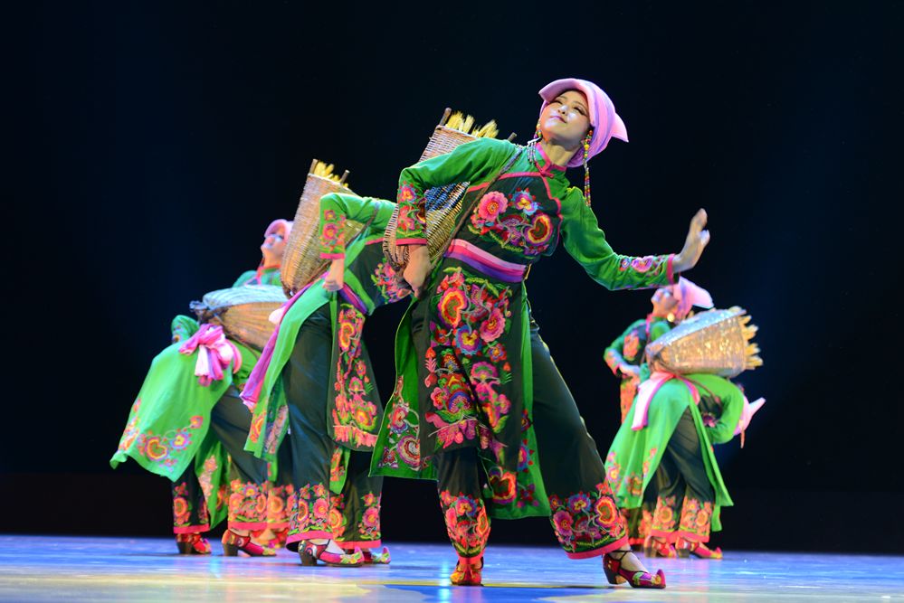 群舞:《山褶》选送单位:凉山五彩云霞歌舞团演艺有限公司2019年7月17