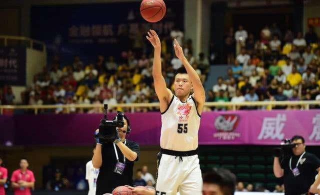 而且最为关键的一点在于,于晓亮已经拥有了多年的职业联赛经验.