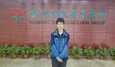 据了解,2016年,谢柏庭以乐清市中考第一的分数进入乐清知临中学后