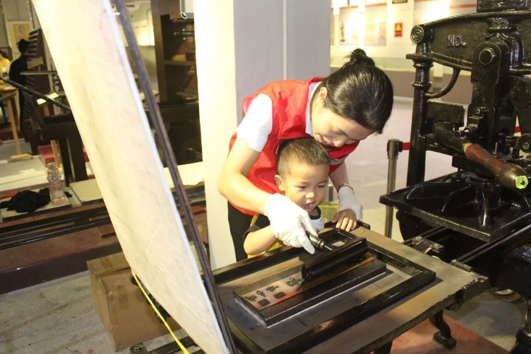 手搬架印刷互动体验园区以"创意","文化"为内核,以印刷复制为字手