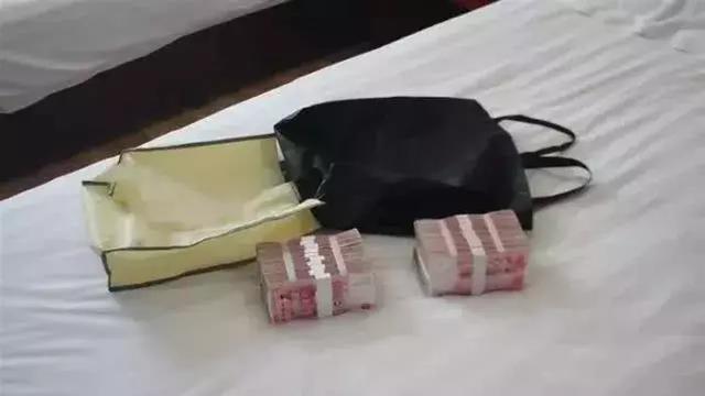 退房后宾馆垃圾桶内竟有20万现金住客我故意的