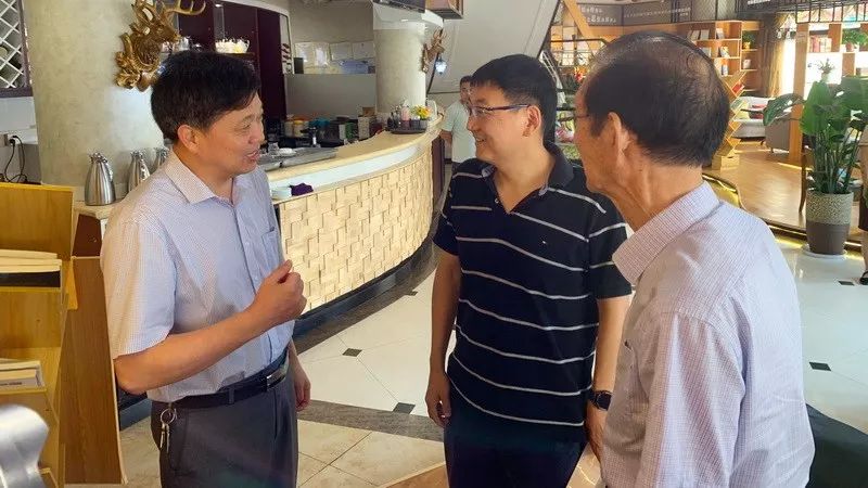 孙友新校长会见卞红林校友_硬件