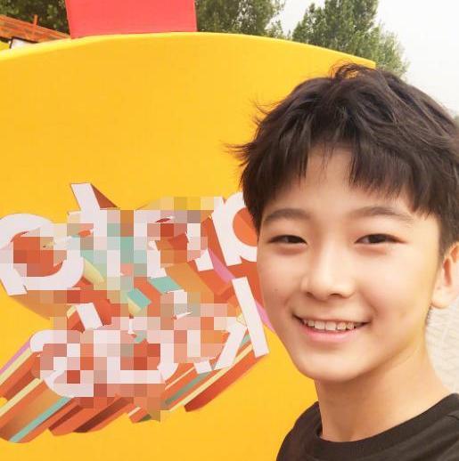 张亮儿子天天接骨式生长12岁身高直逼187爸爸长相变