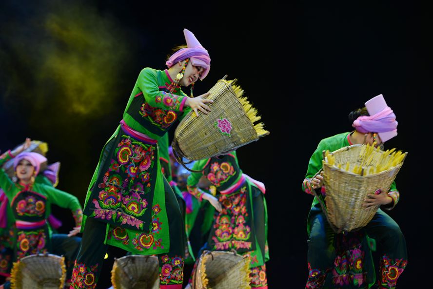 群舞:《山褶》选送单位:凉山五彩云霞歌舞团演艺有限公司2019年7月17