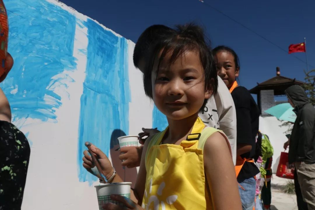 【涂鸦大赛】昨日,由乐都在线主办的儿童涂鸦大赛在乐都区峰堆乡上一