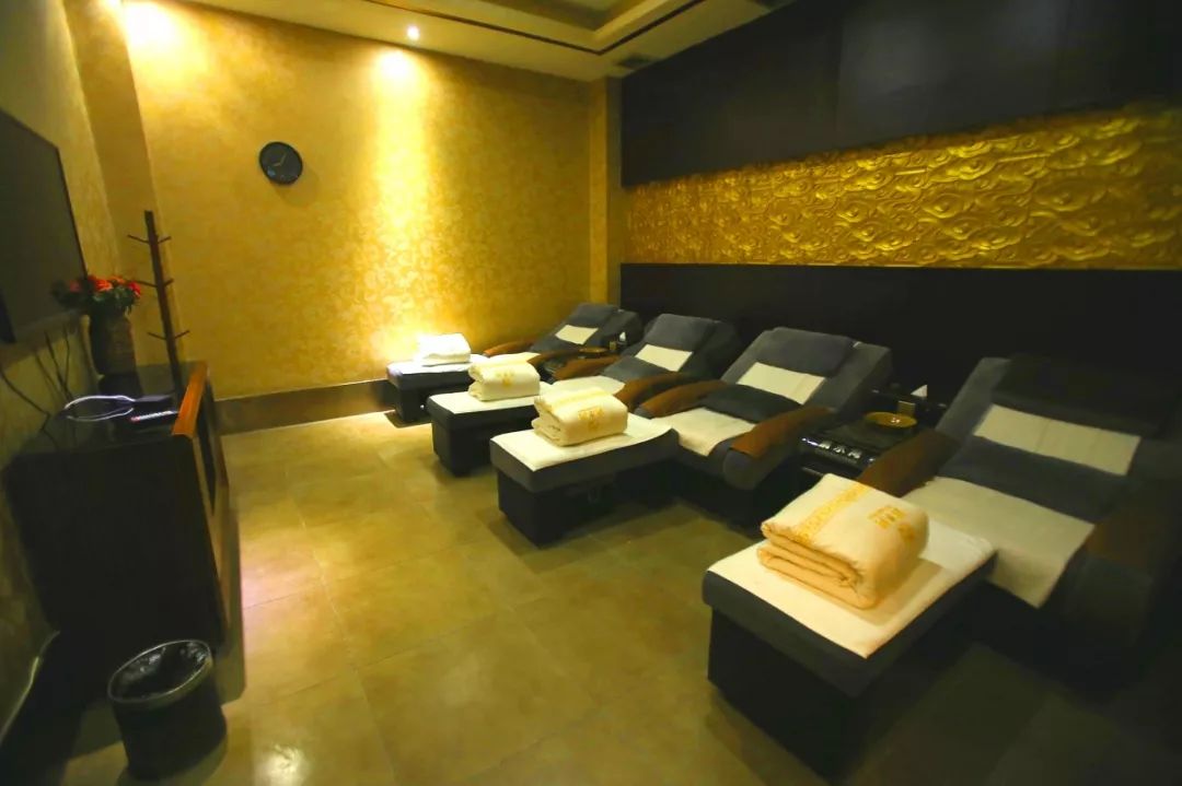 真壕气只需49元享受109元的特色足浴镇平这家足浴会所还送采耳或修脚