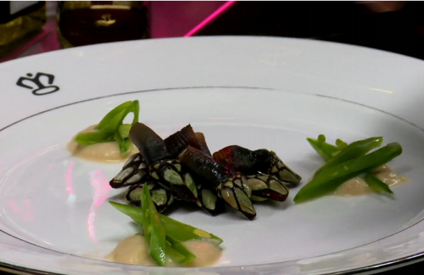 的沿海城市,也有不同的叫法,就比如温州人,喜欢把这种海鲜称之为鬼手