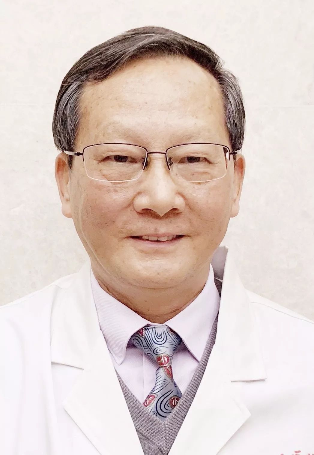 熊墨年江西省中医药研究院原院长,教授 ,国家二级主任中医师,博导