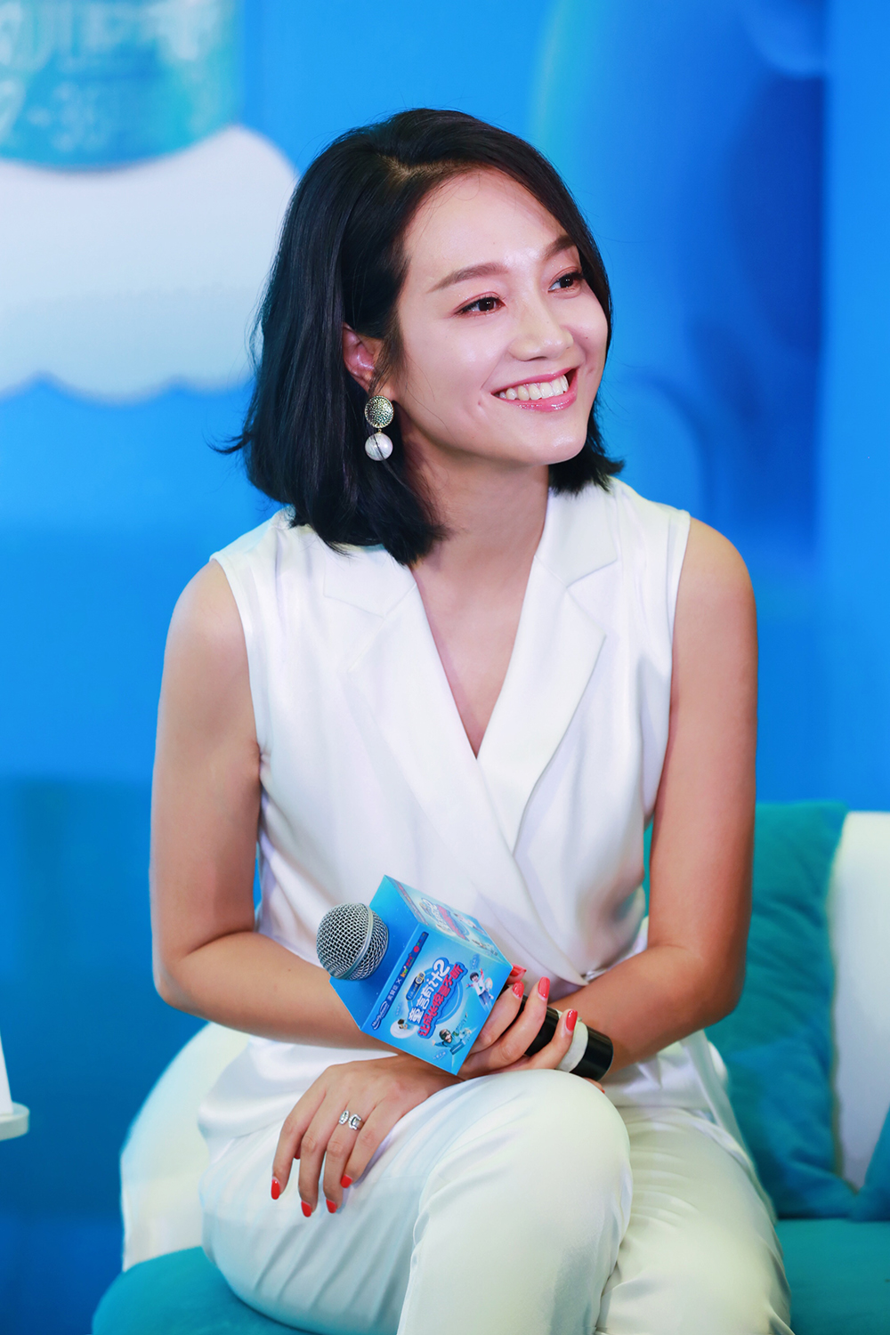 朱丹出席品牌活动修身连体裤尽显优雅,现场与观众分享育儿经验