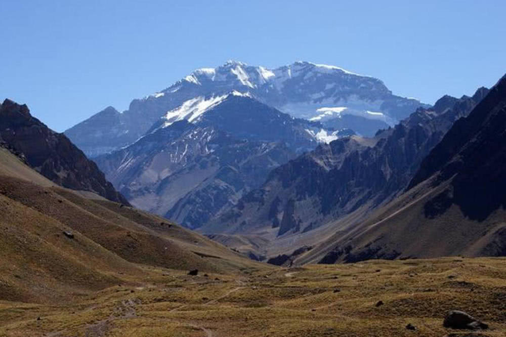 世界上最高的死火山海拔6962米也是南半球最高峰