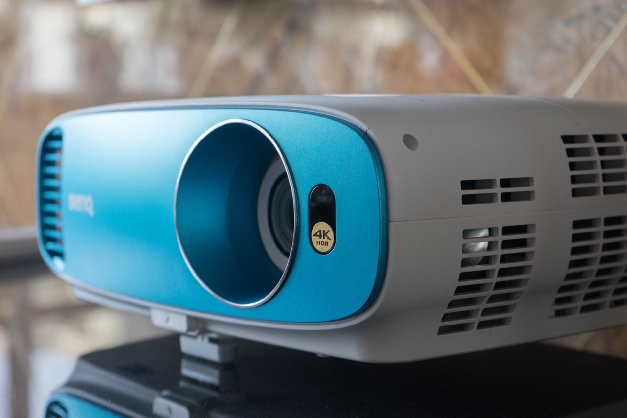 躺在家里体验4khdr投影明基tk800m初体验