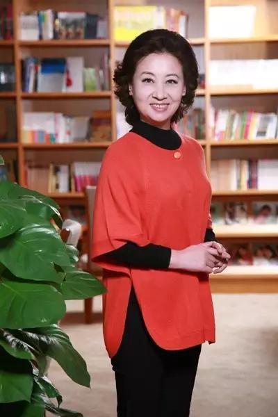 曾主持《为您服务》,《与你同行》,《健康之路》,《夕阳红》等节目