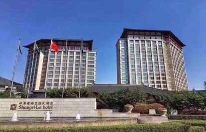 铭座杏坛宾馆四星级,儒家文化主题酒店,与香格里拉隔街相望百步之遥;3