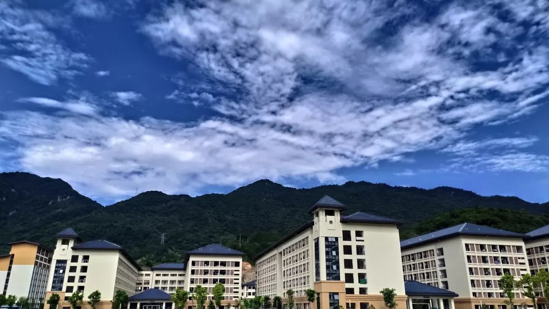 福建农林大学东方学院坐落于素有"海滨邹鲁"之誉的历史文化名城福州