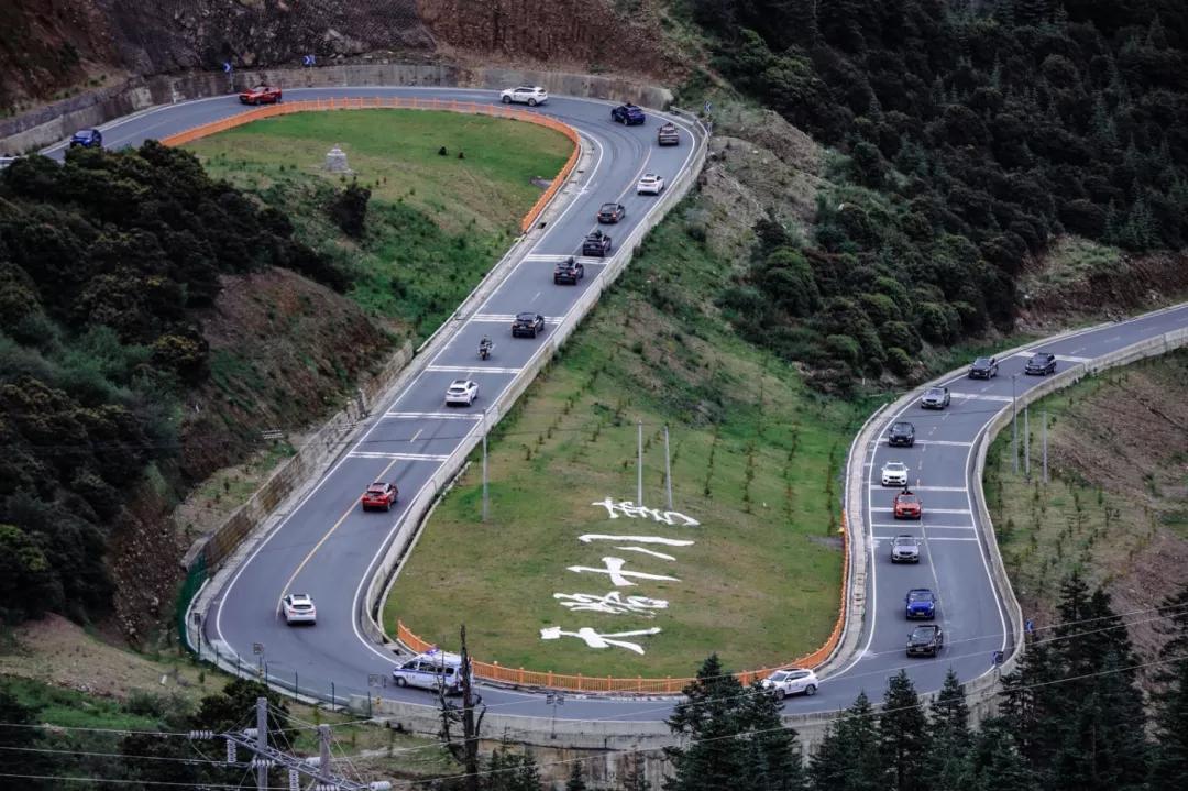 引领安全驾驭-中国豪华suv场景化调研第三季之g318体验之旅