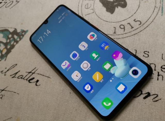 4000mah骁龙855旗舰突降200,今年的价格战已提前启动_vivo