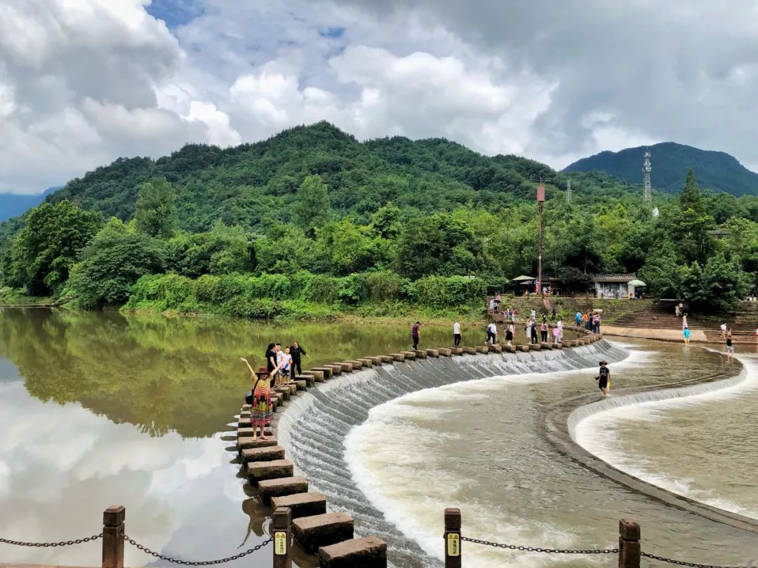 藏在乐山周边的这个古镇太巴适了,一天打来回!