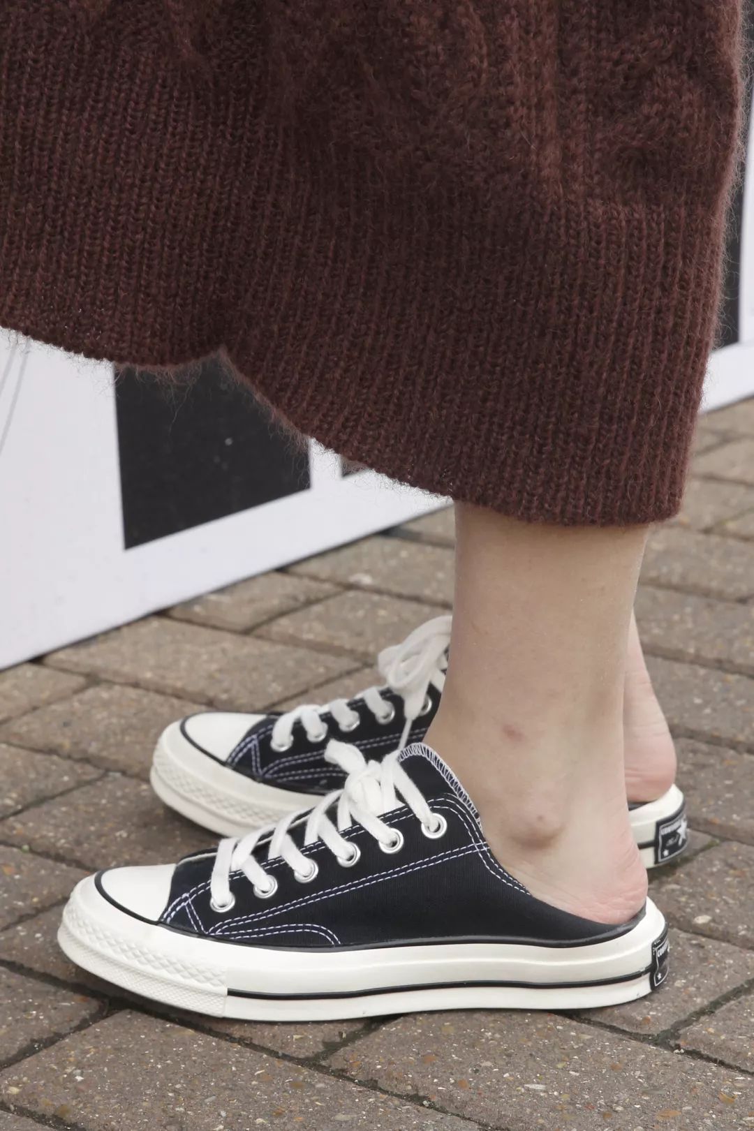 话说我们开头提到的帆布鞋踩跟穿,也是懒癌患者的心头好,特别是走酷