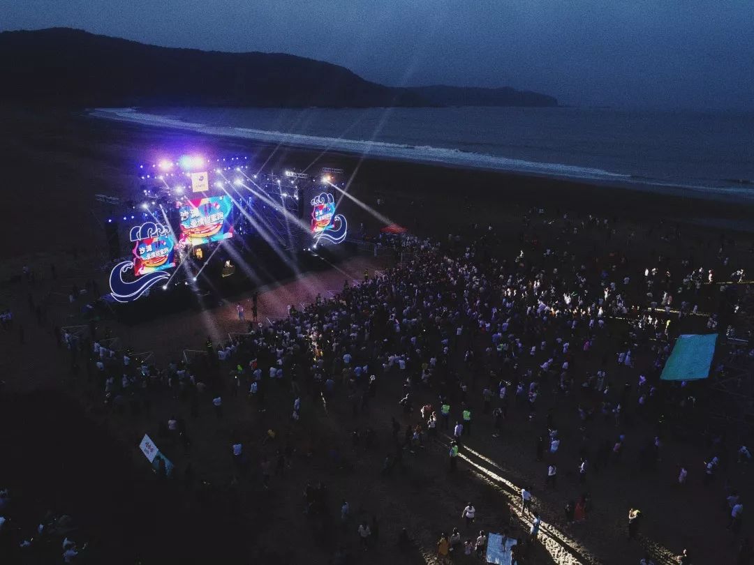 海浪 × 音乐 | 昨晚桃花岛大海边的一场狂欢,让人上头!