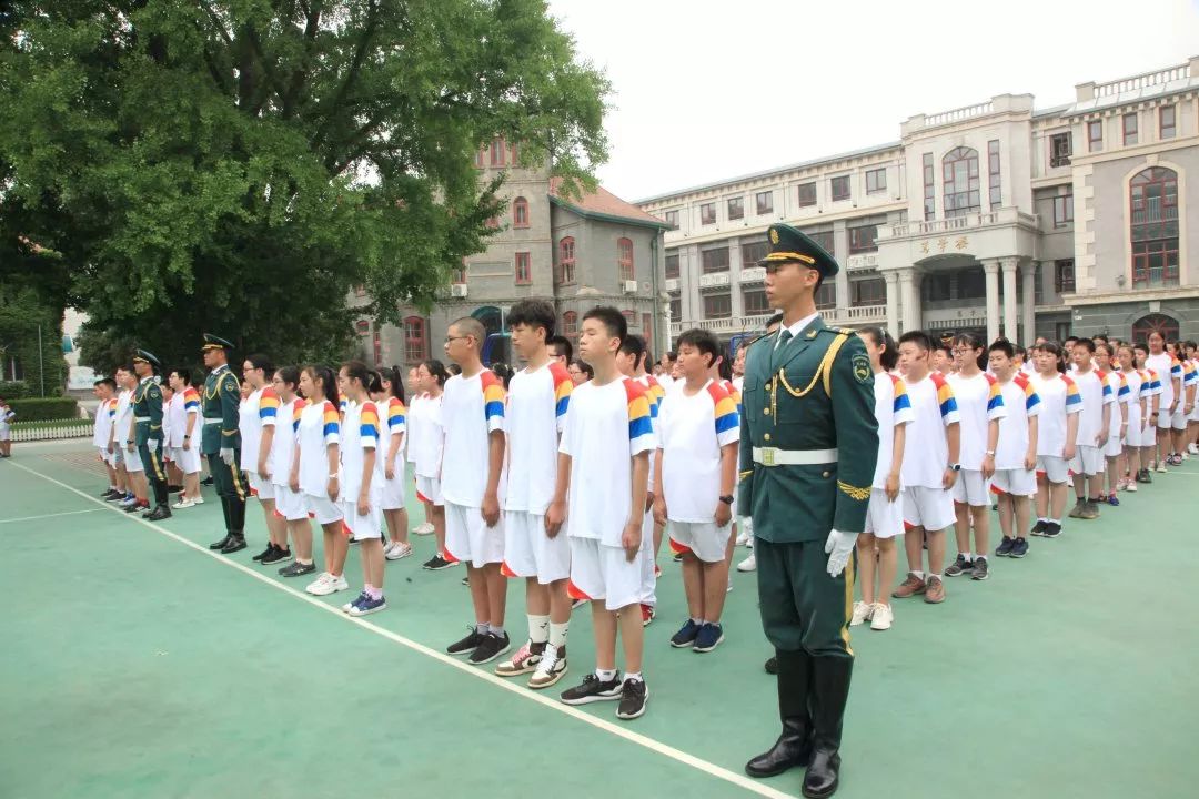 汇报表演展英姿家校共育开新篇北京市第二十五中学2019级初一学生入学