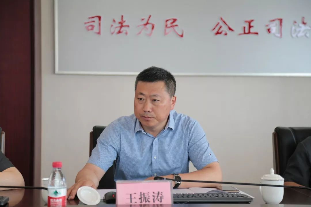 高新区党工委书记王振涛陪同调研,高新区法院院长李卓琳,在庆分党组