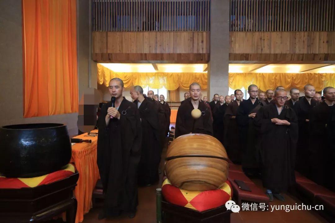 六月十九日凌晨四时整,早课普佛.