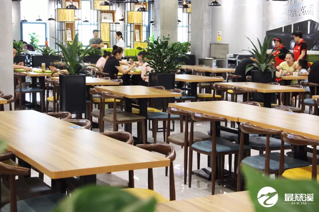 开在写字楼上的快餐店,人均10元 ,量足又划算!