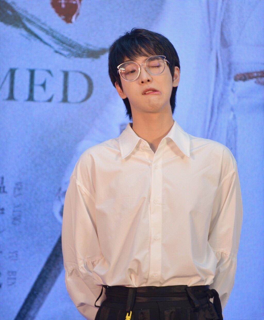 郑繁星陈情令见面会鬼马自拍逗趣十足网友记得发九宫格