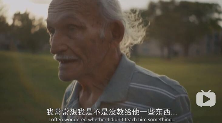 作为大一新生,鲍比对未来的校园生活感到无比好奇,可让他感到意外的是