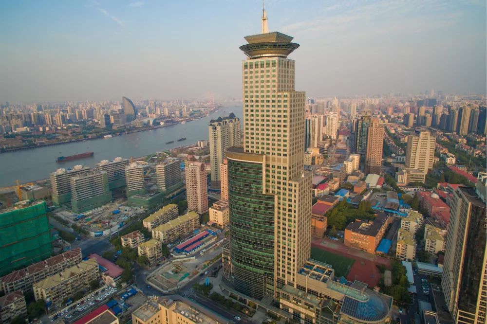 上海国际航运金融大厦位于上海市浦东新区陆家嘴金融贸易区浦东大道
