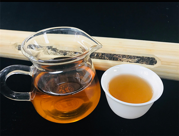 香气:干茶遇水后烟香浓郁,竹子清香隐约可闻;茶汤水含香层次丰富,烟香