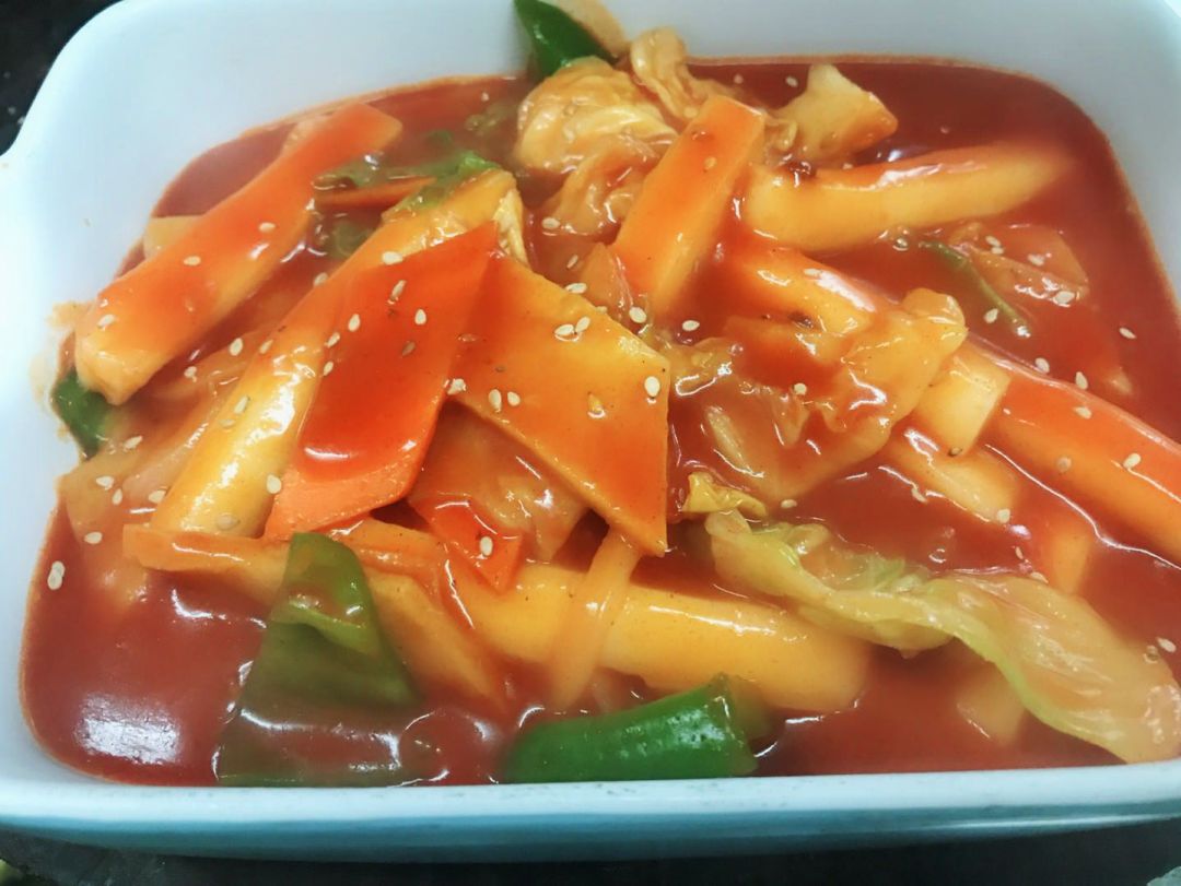 几乎没有一部韩剧能少了炒年糕的身影,妥妥的主角光芒!