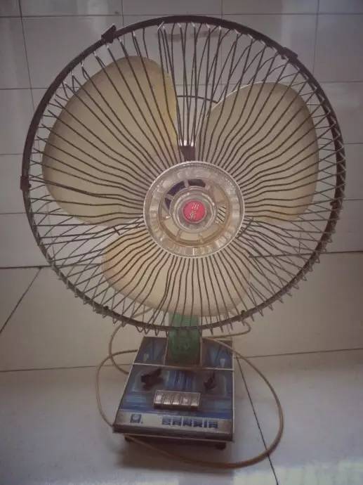 23万台,好多山城家庭有这个结实耐用的三峡电风扇,其中一部分到现在