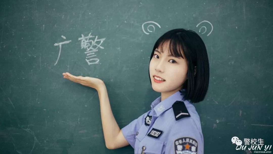 穿警服的警校短发女生,真酷!