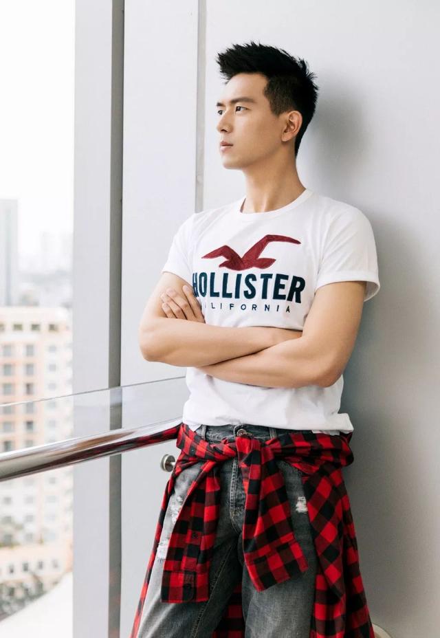 李现这几套穿搭简直a爆了