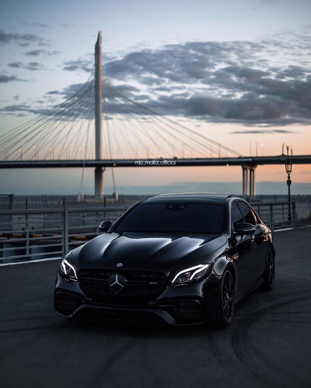 全黑化的风格 梅赛德斯amg e63s海外实车