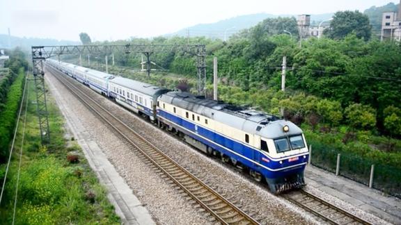 老京沪线上飙车的西子号列车南通至兰溪t7785次通过南京段