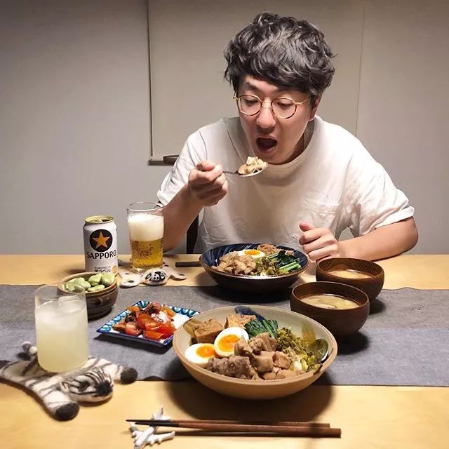 日本妻子晒出丈夫吃饭日常甜哭10w网友柴米油盐的生活也是爱情最美的