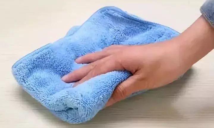 擦桌子用干抹布还是湿抹布擦了十几年我竟然擦错了