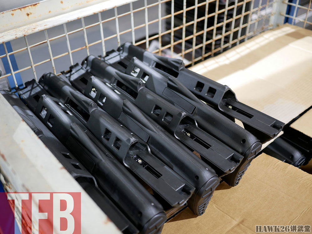 参观利思戈武器公司 澳大利亚军队装备的f90步枪正在这里制造