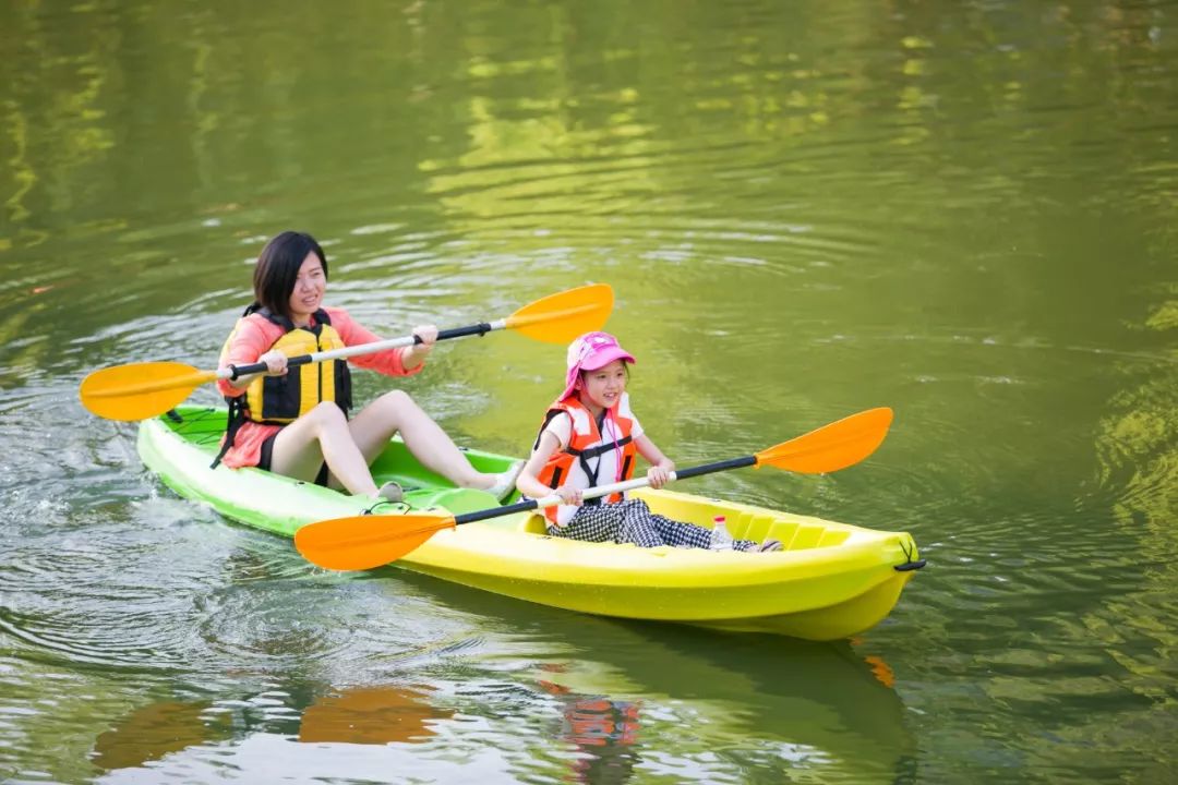 qq小主播游小河直街穿越西塘河全民都在玩的休闲皮划艇来啦