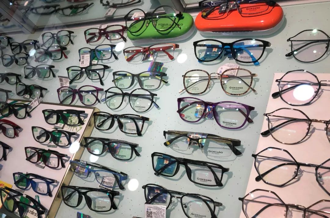 品牌全,专业验配,品质保证……高州大校园眼镜超市应有尽有,你想要的