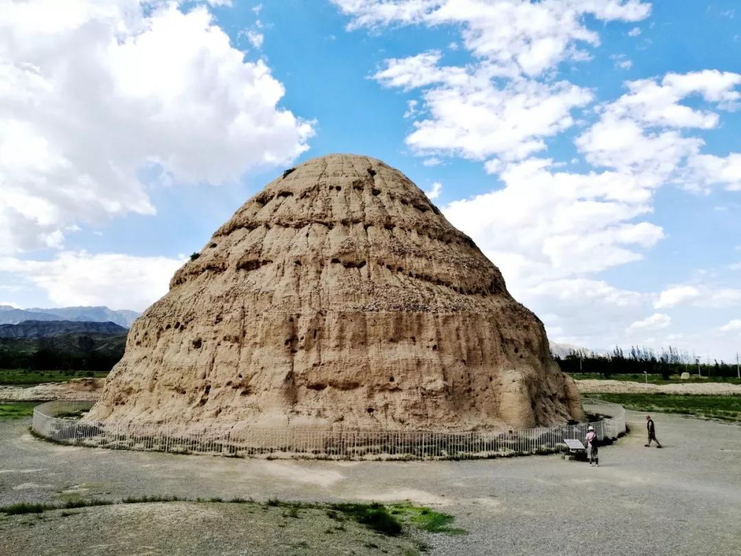 本名是大夏,簡稱夏,源於地名,又自稱邦泥定國或白高大夏國,西朝