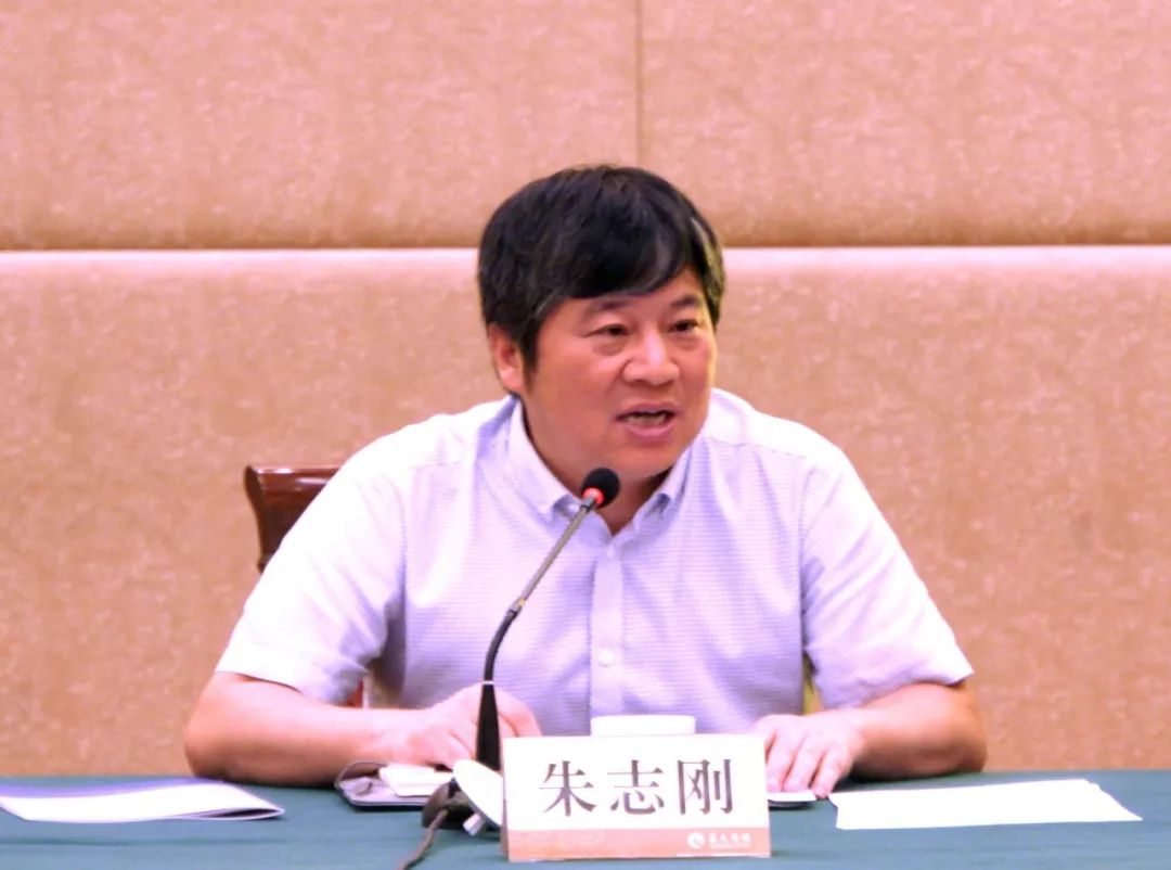 在蓝天宾馆召开,区商务局局长吴琴芳出席会议,副局长朱志刚主持会议