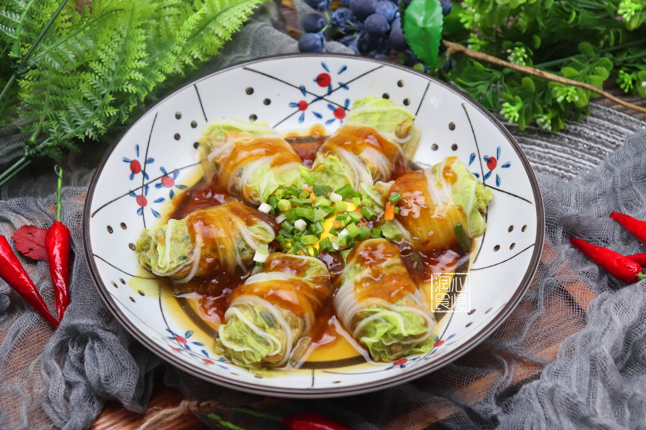 原创6片大白菜,二两肉,卷一起,蒸13分钟就能吃,清爽解腻不上火