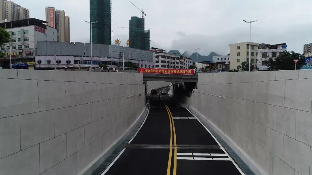 连州首条下穿通道试通行错层人车分流更安全