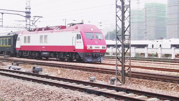 平均速度飚到110的普速火车z10次直特列车由杭州开往北京