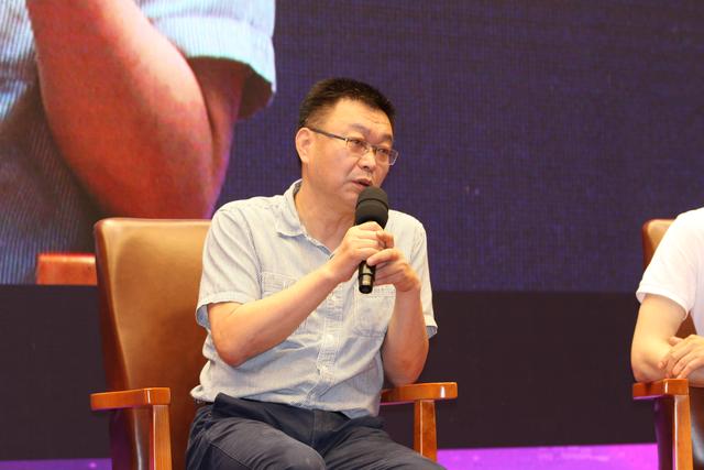 刘晓安 教授讨论嘉宾冯士春教授,韦长元教授,田富国教授,焦良和教授