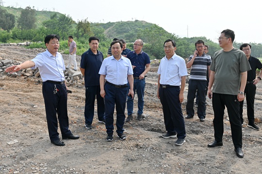 7月20日上午,卫东区委副书记,区长安保亮带队开展土地卫片执法专题